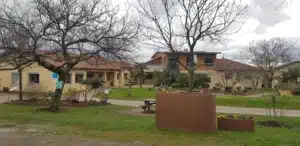 batiments des mfr de l ouest lyonnais parc ecojardin avec ar