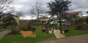 parc ecojardin mfr ouest lyonnais banc circulaire moutons en
